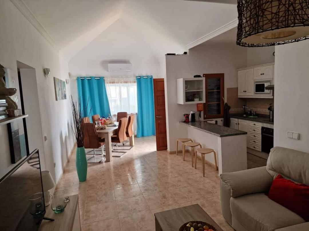 Villa Juanita, Puerto Del Carmen, Lanzarote Тиас Экстерьер фото