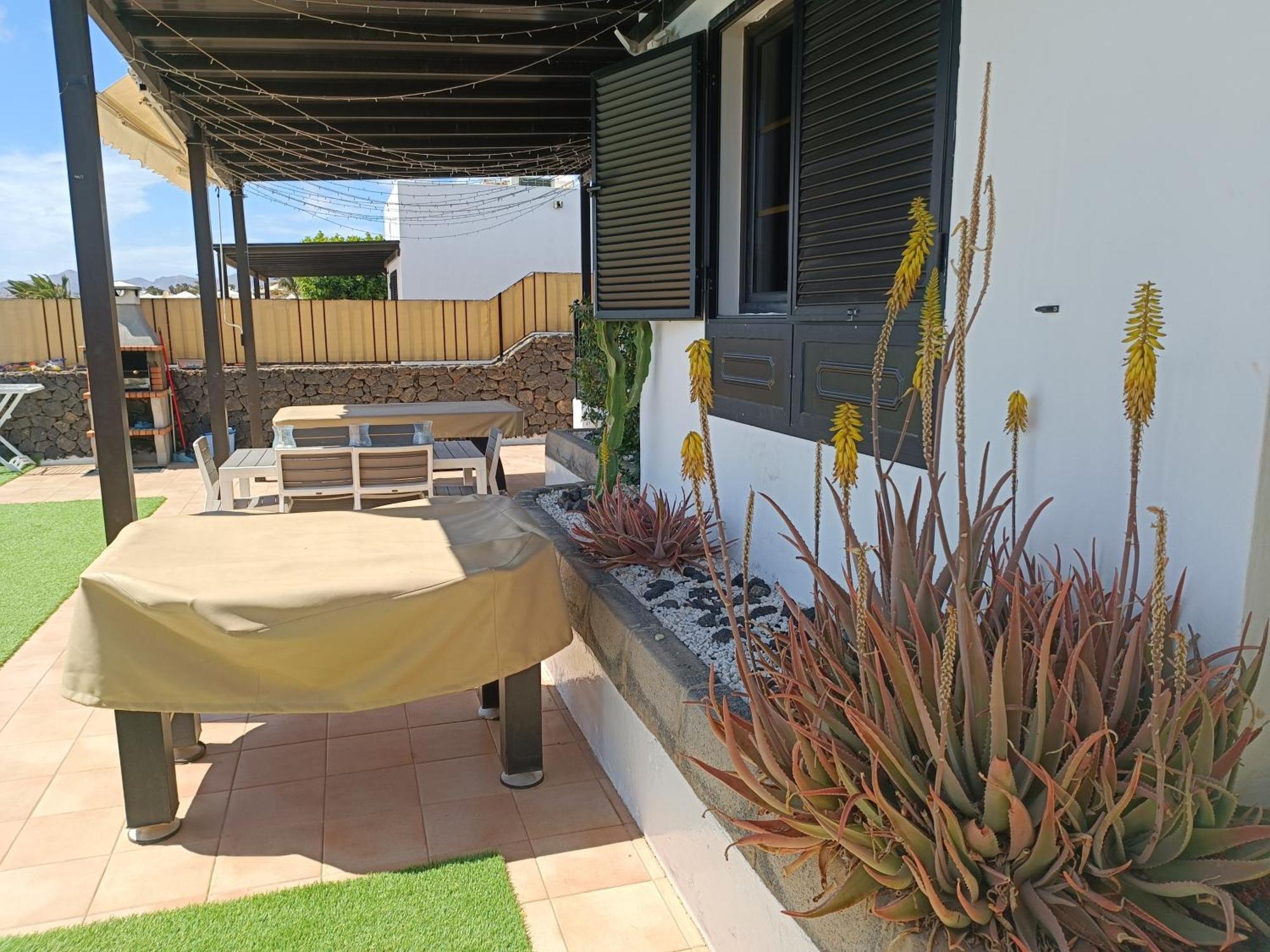 Villa Juanita, Puerto Del Carmen, Lanzarote Тиас Экстерьер фото